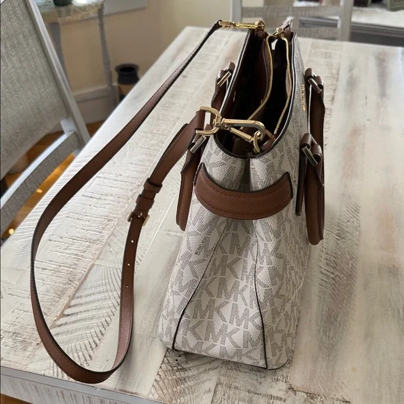 Michael Kors Cream Vanilla Signature Satchel with Brown Trim - Picture 10 of 12